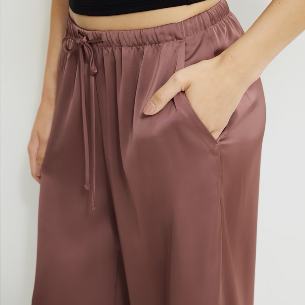 BWNT Dynamite Leo satin pants in rose taupe / dusty rose XS - Picture 3 of 12